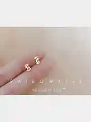Миниатюрные серьги-гвоздики