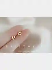 Миниатюрные серьги-гвоздики