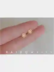 Миниатюрные серьги-гвоздики