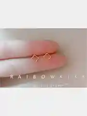 Миниатюрные серьги-гвоздики