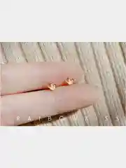 Миниатюрные серьги-гвоздики