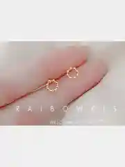 Миниатюрные серьги-гвоздики