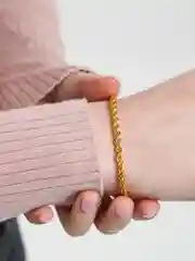 Золотой плетеный браслет