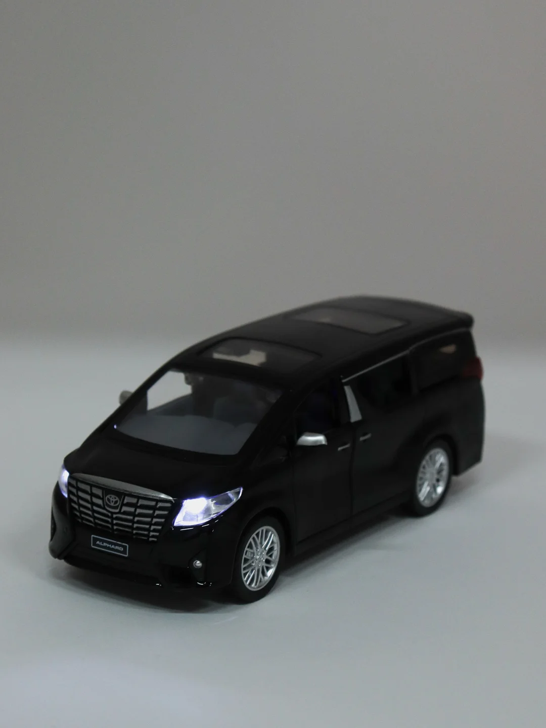 Машинка металлическая Toyota Alphard, 1:29, 18 см, JB1251405