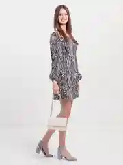Молочный сумка женская, через плечо, с цепочкой, из экокожи