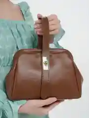 Бежевый сумка женская с фермуаром