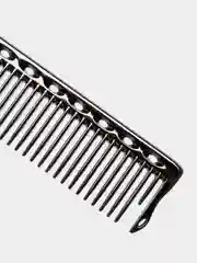 Черный металлическая расческа Gera Professional для стрижки, 20 см