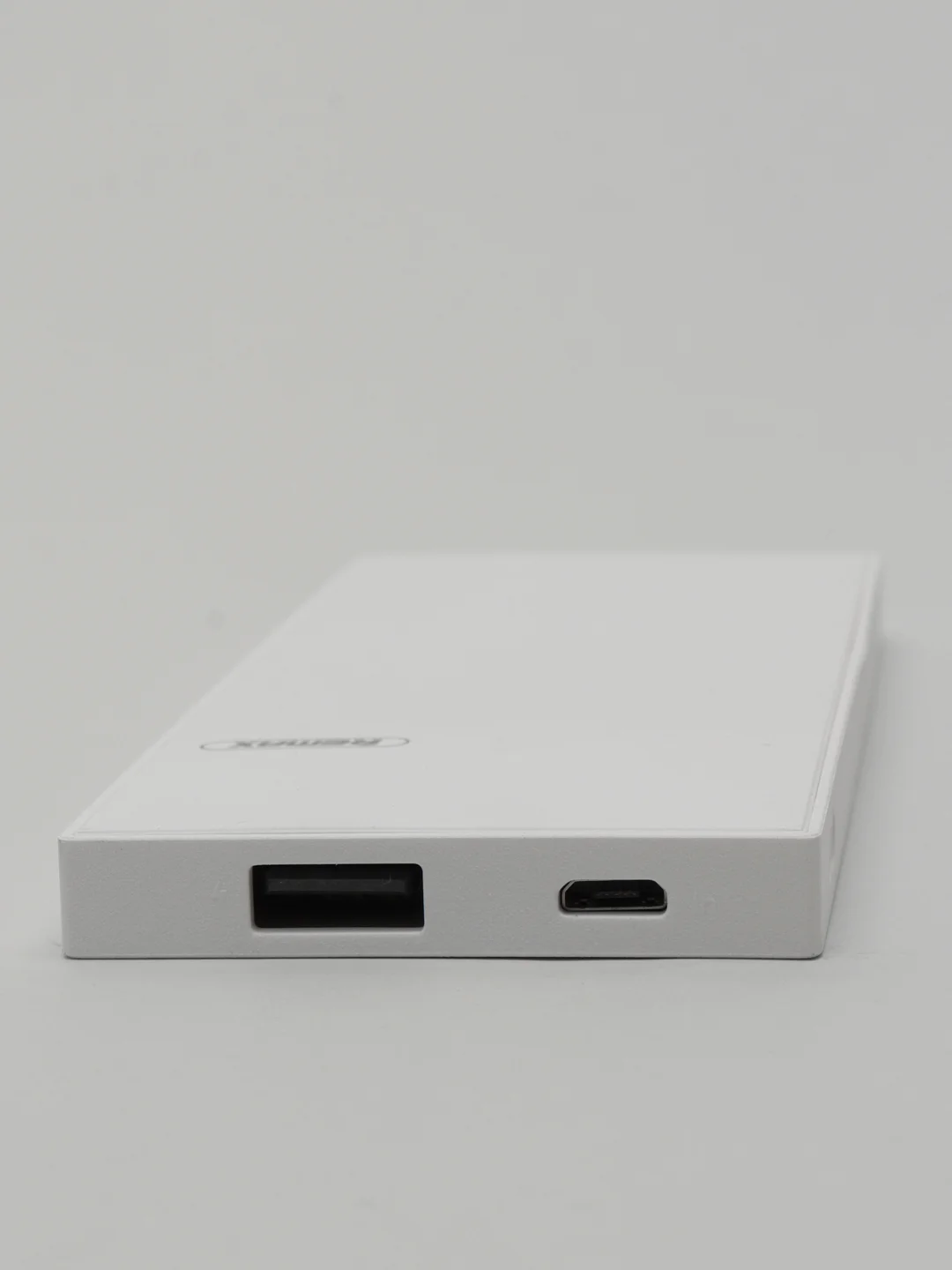 Белый мобильный аккумулятор (PowerBank) REMAX Thoway RPP-54 5000 mAh
