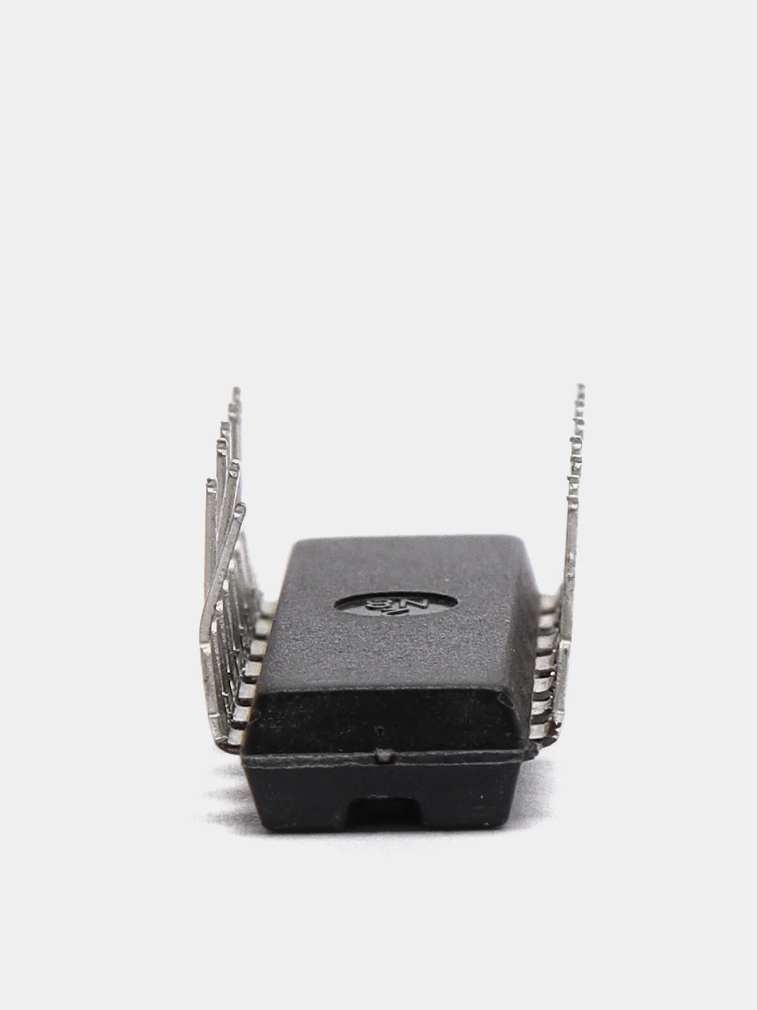 7 штук Микросхема CD4013BE PDIP-14