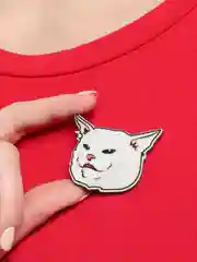 Багровый деревянные значки "Котики и мемы"