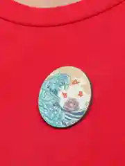 Желтый деревянные значки "Котики и мемы"