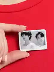 Желтый деревянные значки "K-pop", "BTS"