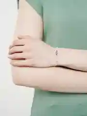Конфетный браслет белая нить с буквой / Инициал цветные , Handmade