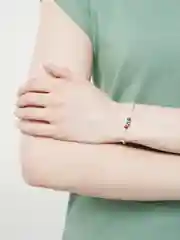 Вишнёвый браслет белая нить с буквой / Инициал цветные , Handmade