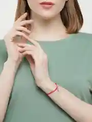Оливковый браслет красная нить с кулоном