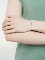 Голубой браслет белая нить с буквой / Инициал цветные , Handmade