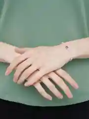 Голубой браслет белая нить с буквой / Инициал цветные , Handmade