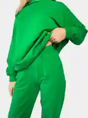 Лесной зеленый спортивный костюм женский