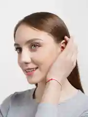 Коричневый браслет красная нить с кулоном