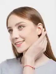 Коралловый браслет красная нить с кулоном