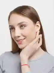 Золотой браслет красная нить с кулоном