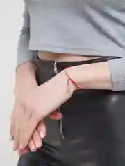Индиго браслет красная нить с кулоном