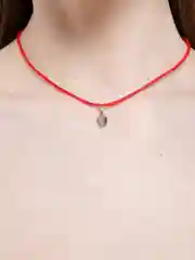 Шнурок с кулоном