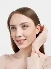 Ледяной браслет красная нить с кулоном