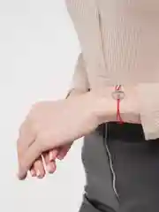 Ледяной браслет красная нить с кулоном