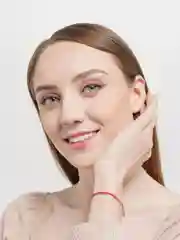 Бордовый браслет красная нить с кулоном