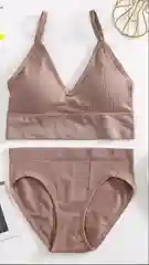 Черный белье женское: топ и трусы