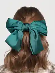 Зеленый бант-заколка для волос