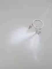 Белый ловец снов с перьями