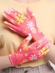 Розовый перчатки садовые