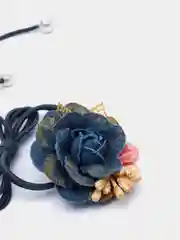 Индиго резинка для волос Джинсовая роза с декором, в коробочке  1 штука