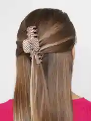 Серый каучуковый краб для волос