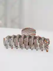 Серый каучуковый краб для волос
