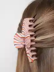 Розовый каучуковый краб для волос