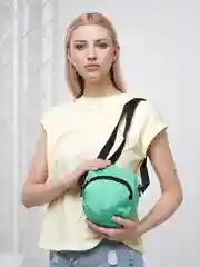 Зеленый сумка на длинном ремне