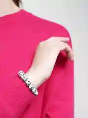 Черный браслет на руку