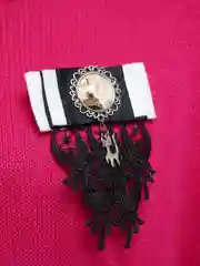 Угольный текстильная брошь