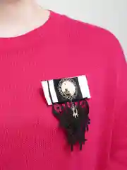 Угольный текстильная брошь