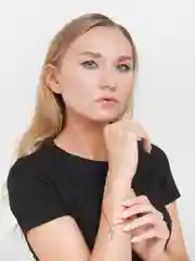 Красный браслет красная нить с кулоном