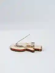 Серый значок деревянный "Марвел"