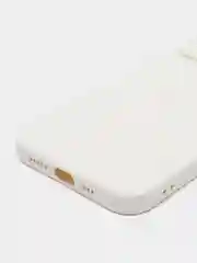 Бежевый силиконовый чехол для iPhone 13