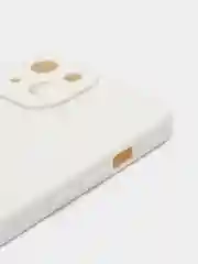 Бежевый силиконовый чехол для iPhone 13