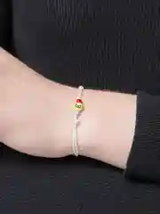Зеленый браслет белая нить с буквой / Инициал цветные , Handmade