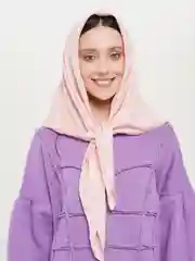 Розовый платок женский, весенний