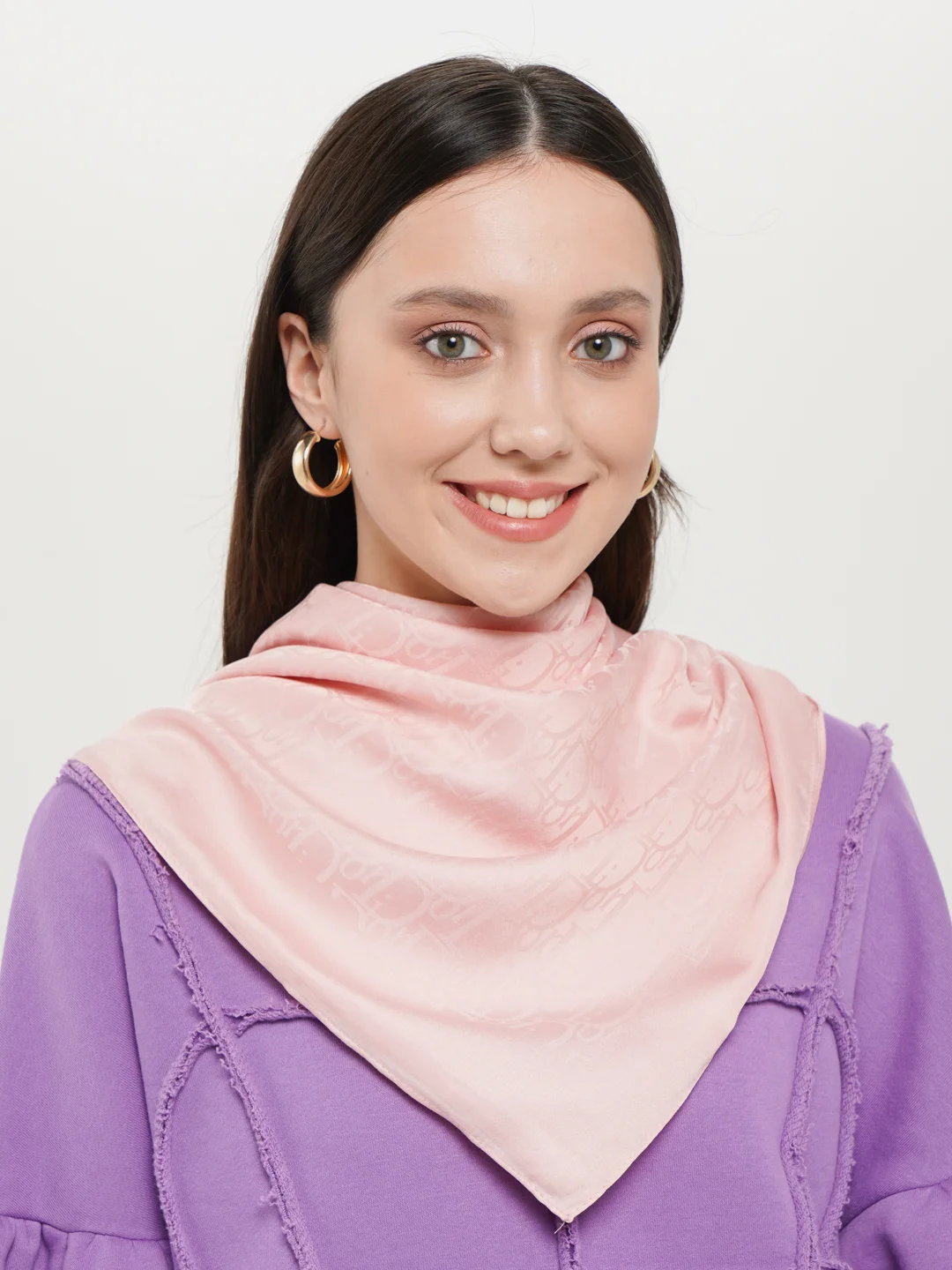 Розовый платок женский, весенний