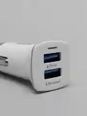 Автомобильное зарядное устройство Fast Charge White MR330 2USB 3.1A